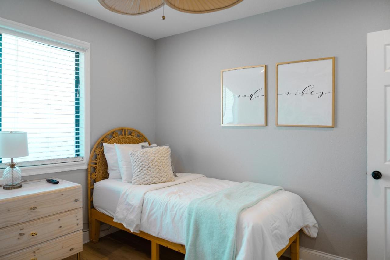 Luxury Villa 3 Blocks From The Beach With A Pool, Fire Pit And Outdoor Oasis Cape Canaveral Zewnętrze zdjęcie